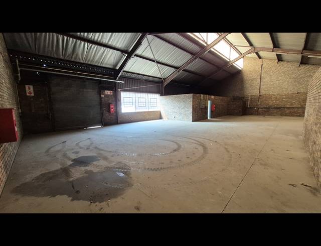 344M² FACTORY TO LET IN ANDERBOLT